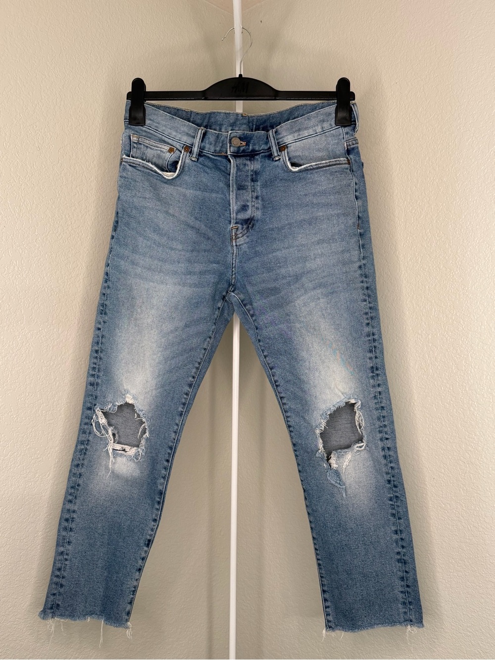 H&M Light Blue Relaxed Men’s Jeans with Knee Rips